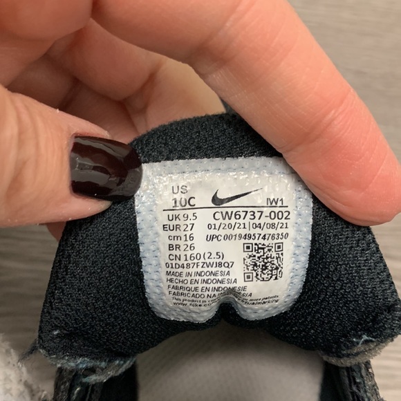 Nike boys team hustle D 10 sneakers - size 10C - Picture 8 of 8